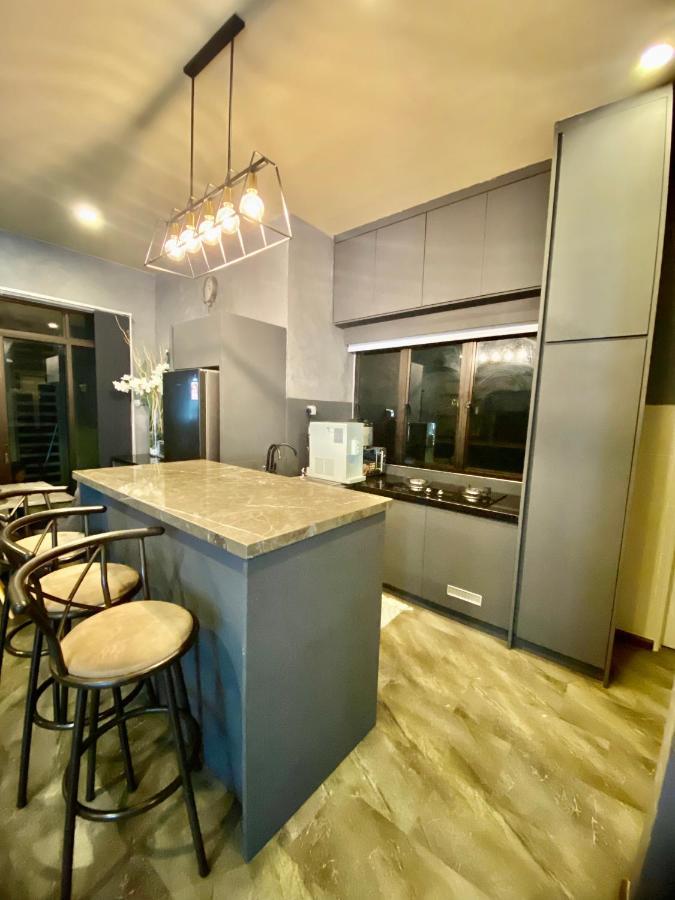 Faizal Madhi Homestay Κουτσίνγκ Εξωτερικό φωτογραφία
